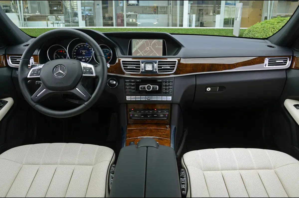 Mercedes-Benz Classe E 200 CDI Executive (18)