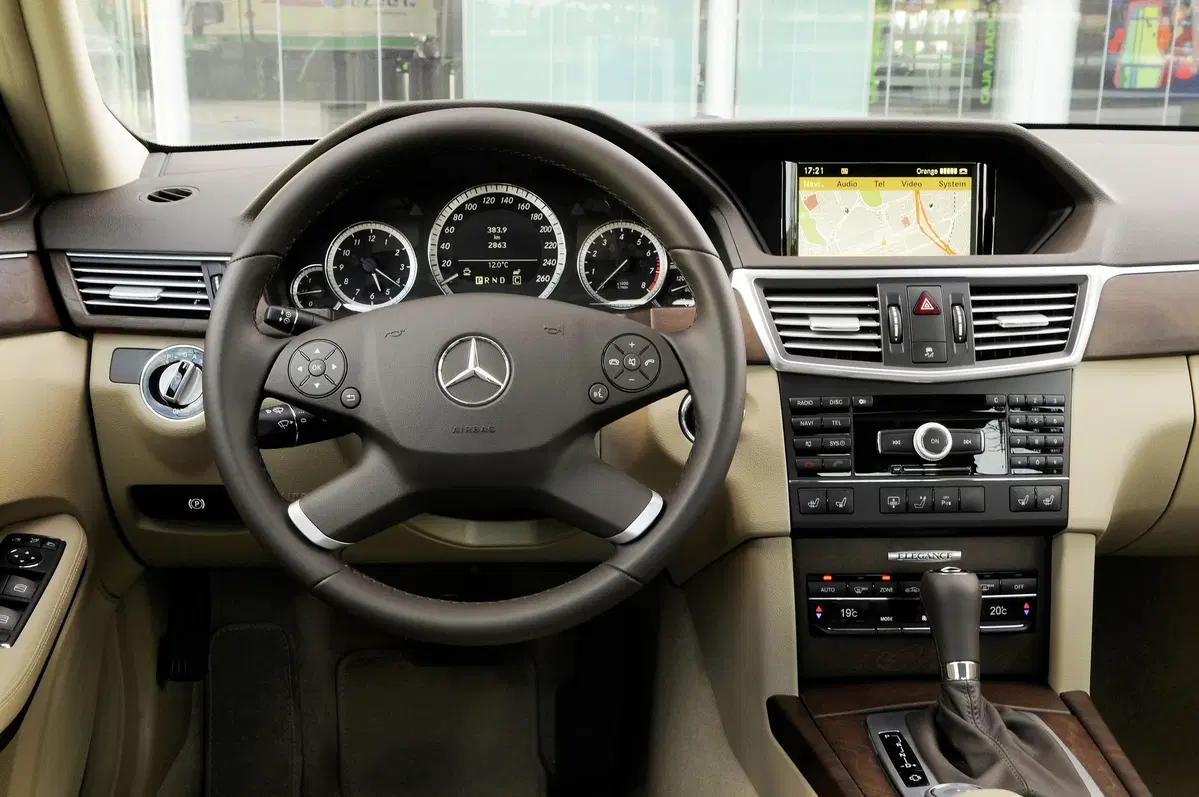 Mercedes-Benz Classe E 200 CDI Executive (54)