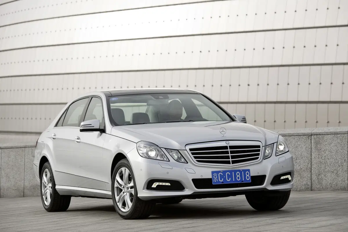 Mercedes-Benz Classe E 200 CDI Executive (89)
