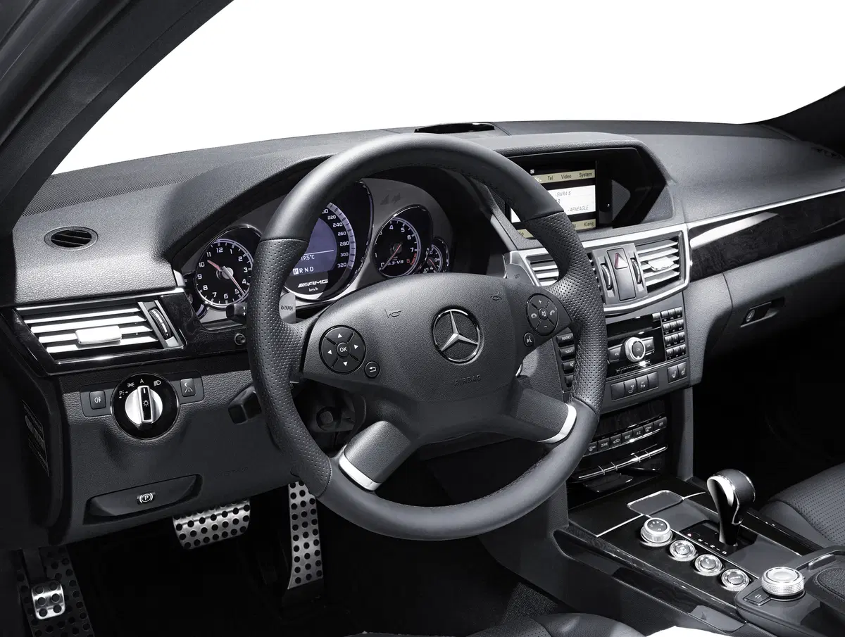 Mercedes-Benz Classe E 200 CDI Executive (91)