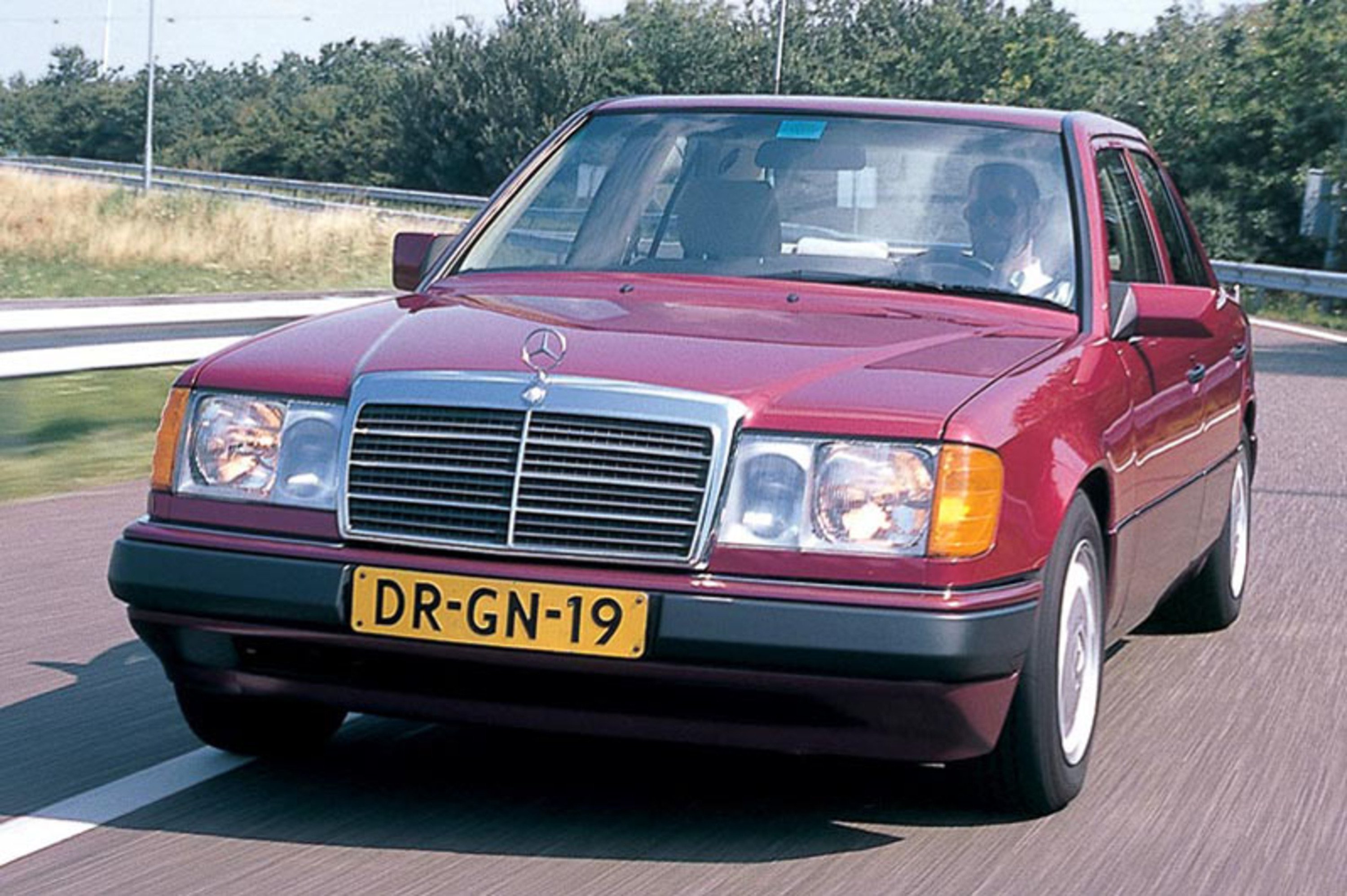 Mercedes-Benz 220 (1992-93)