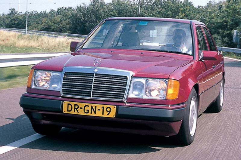 Mercedes-Benz 220 (1992-93)