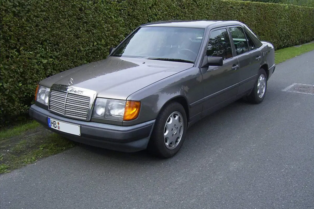 Mercedes-Benz 230 230 E cat