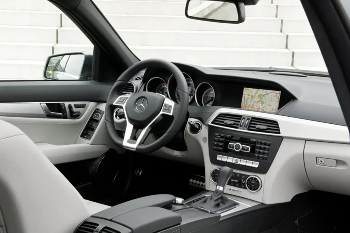 Mercedes-Benz Classe C Station Wagon 220 CDI BlueEFFICIENCY Elegance (18)