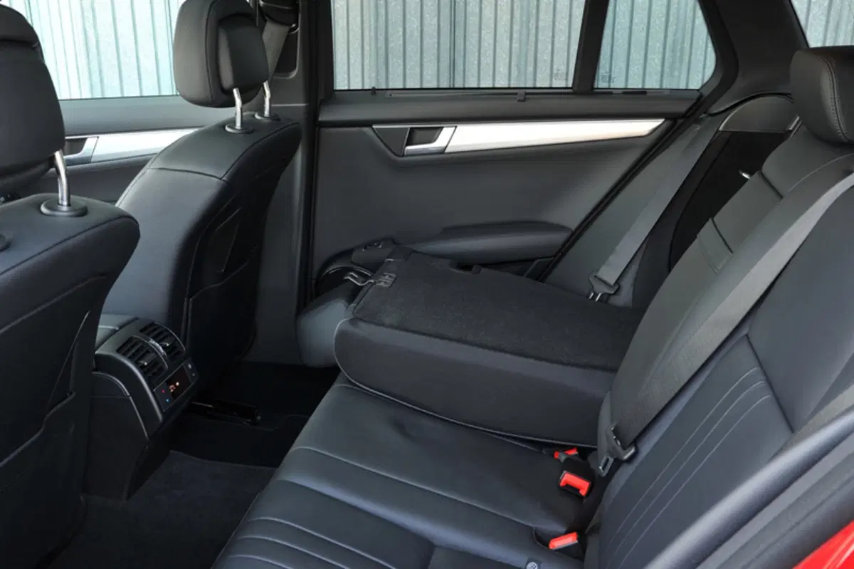 Mercedes-Benz Classe C Station Wagon 220 CDI BlueEFFICIENCY Elegance (23)