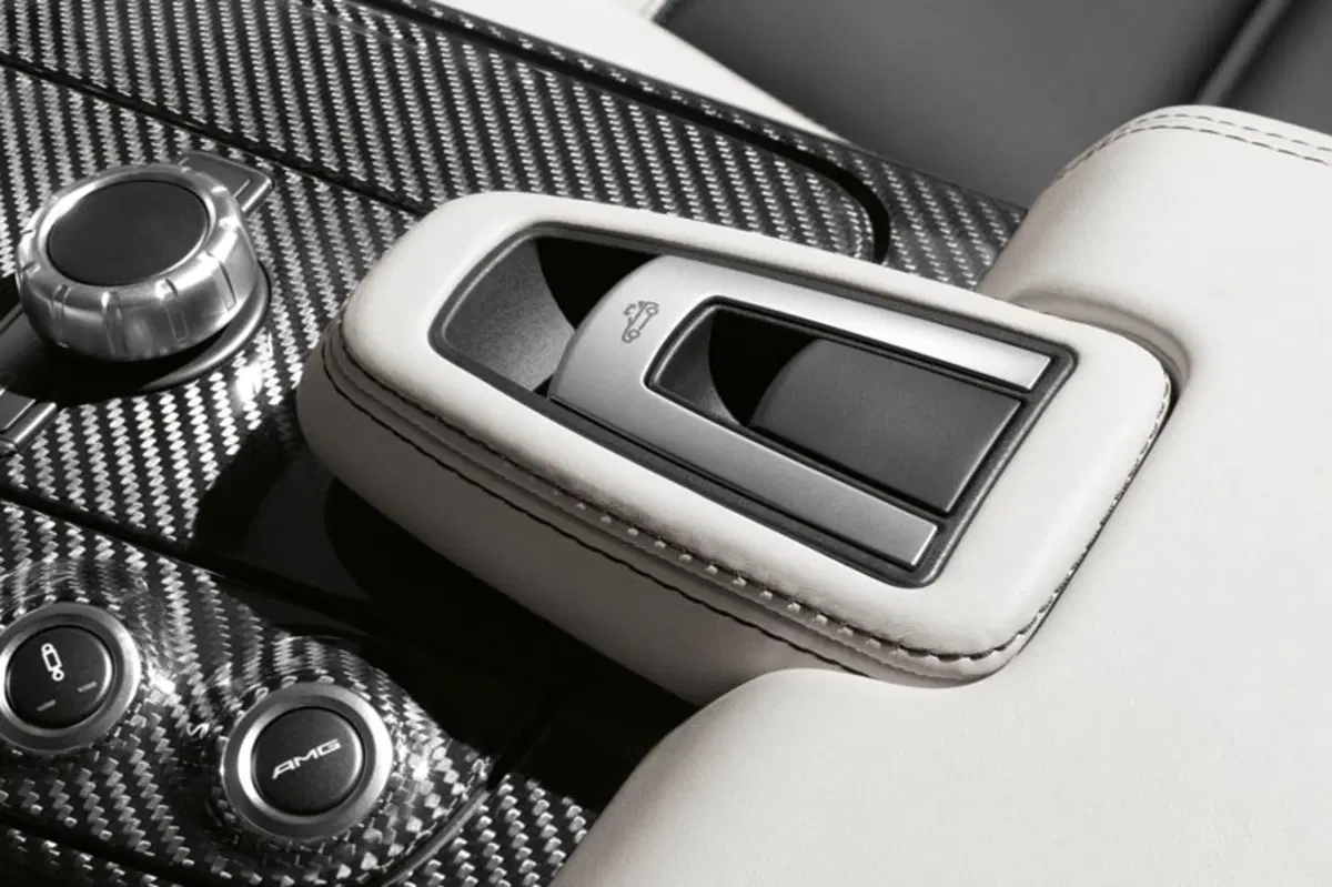 Mercedes-Benz SLS (2009-14) (61)