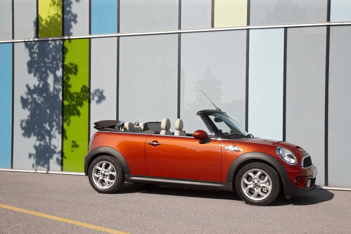 MINI Mini Cabrio 2.0 16V Cooper SD Cabrio (3)