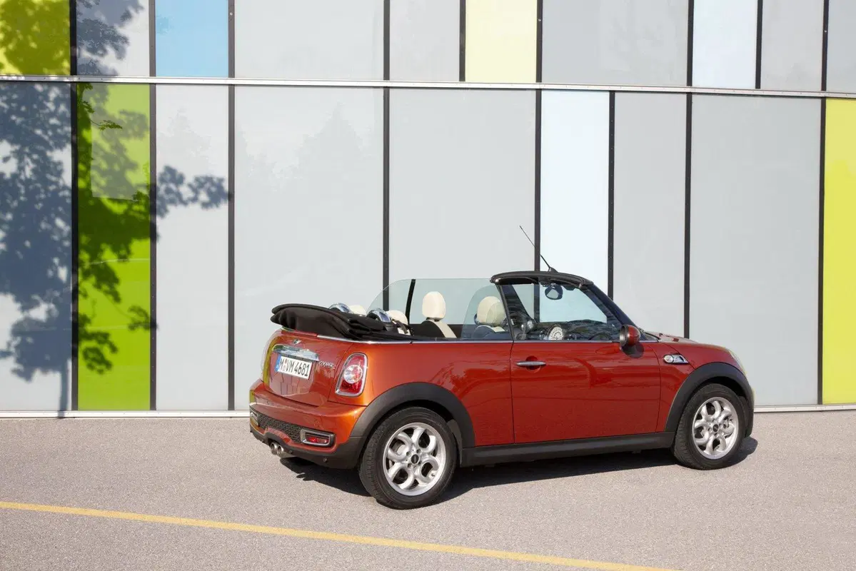 MINI Mini Cabrio 2.0 16V Cooper SD Cabrio (4)