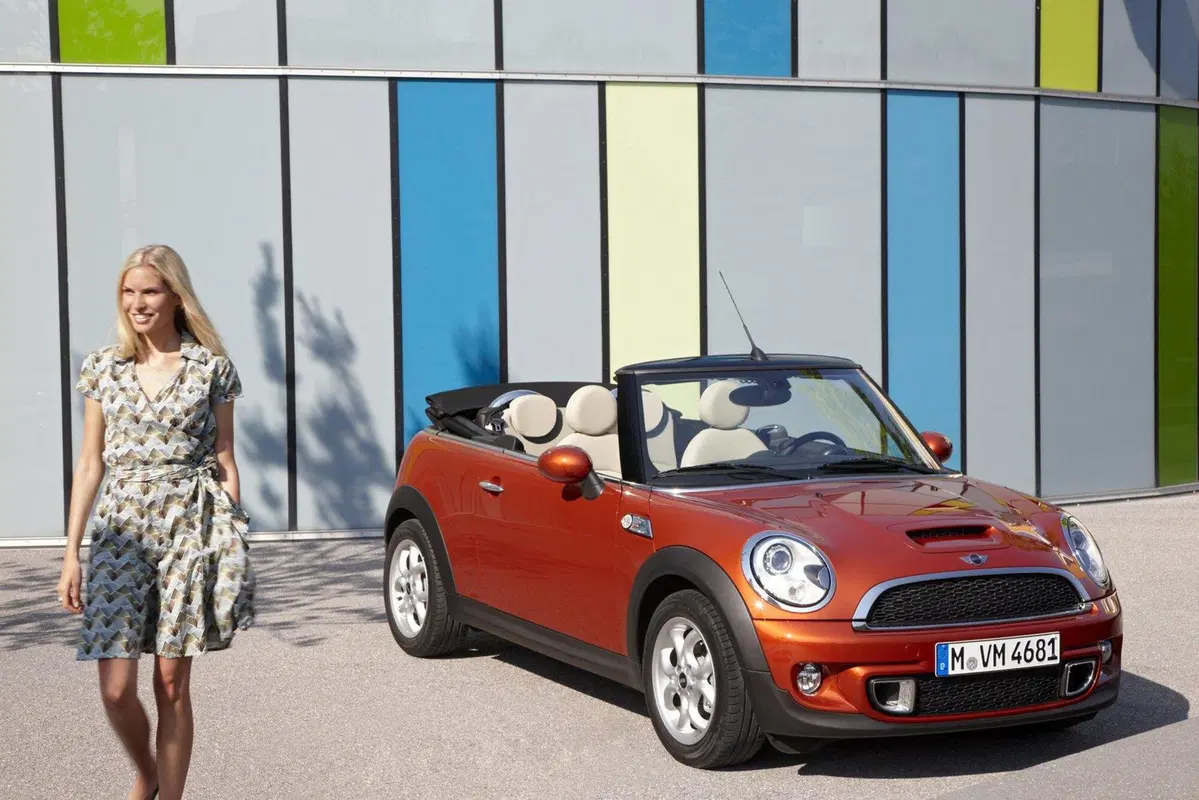 MINI Mini Cabrio 2.0 16V Cooper SD Cabrio (7)