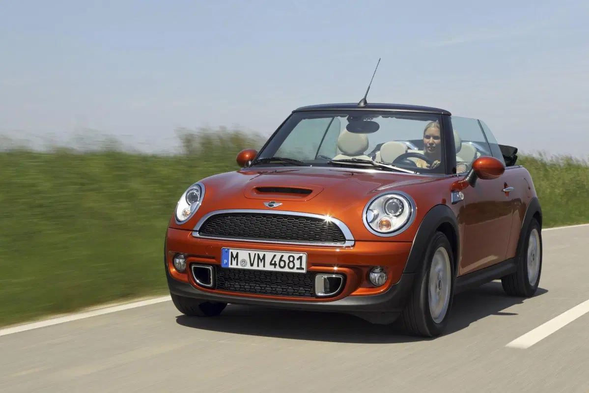 MINI Mini Cabrio 2.0 16V Cooper SD Cabrio (13)