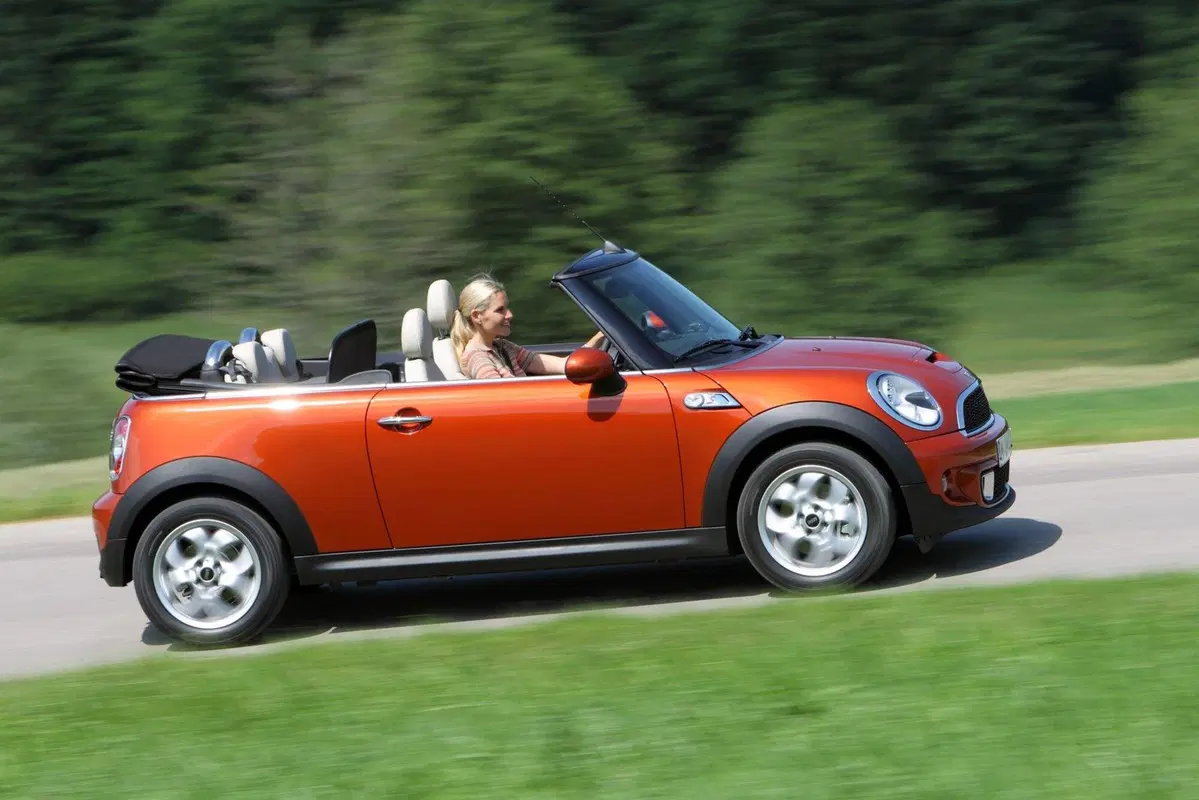 MINI Mini Cabrio 2.0 16V Cooper SD Cabrio (15)