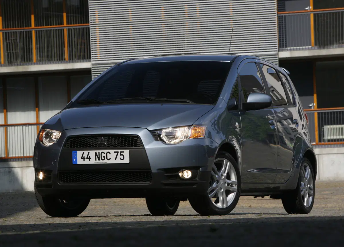Mitsubishi Colt (2009-12) (2)