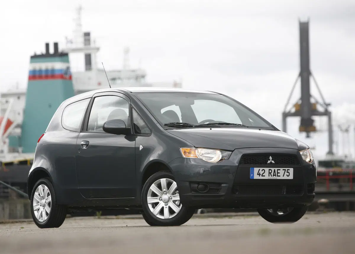Mitsubishi Colt (2009-12) (8)