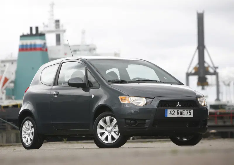 Mitsubishi Colt (2009-12) (8)