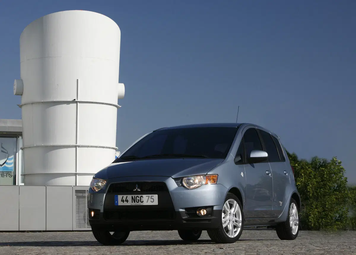 Mitsubishi Colt (2009-12) (9)