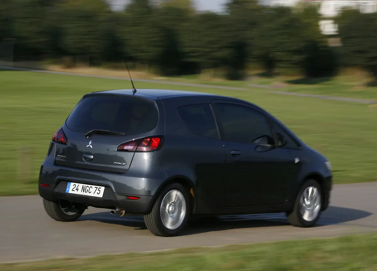 Mitsubishi Colt (2009-12) (11)