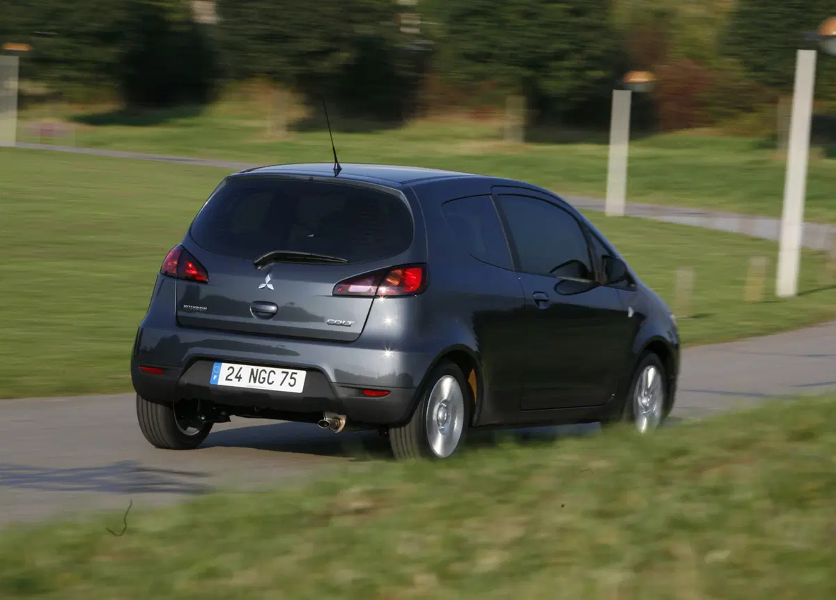 Mitsubishi Colt (2009-12) (12)