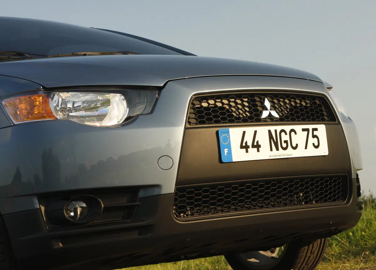 Mitsubishi Colt (2009-12) (13)