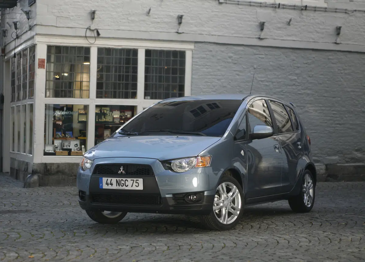Mitsubishi Colt (2009-12) (16)
