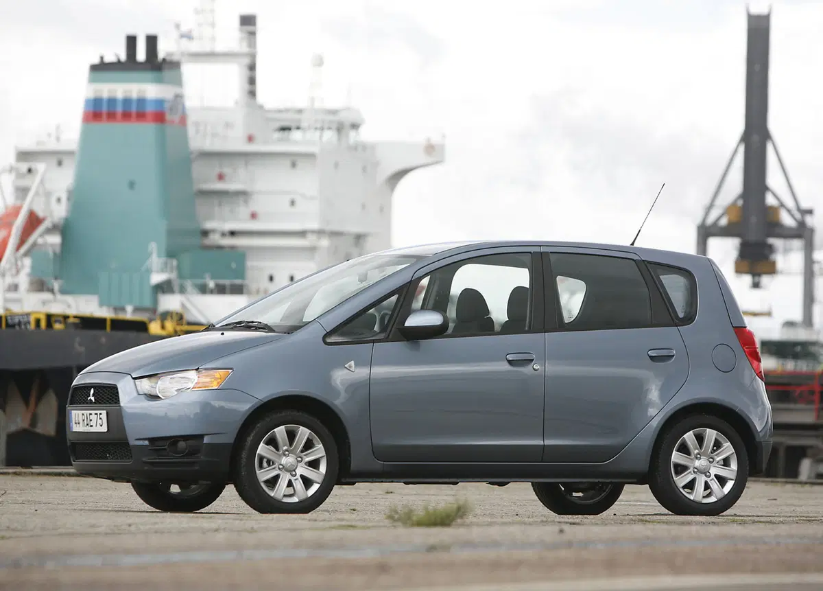Mitsubishi Colt (2009-12) (18)