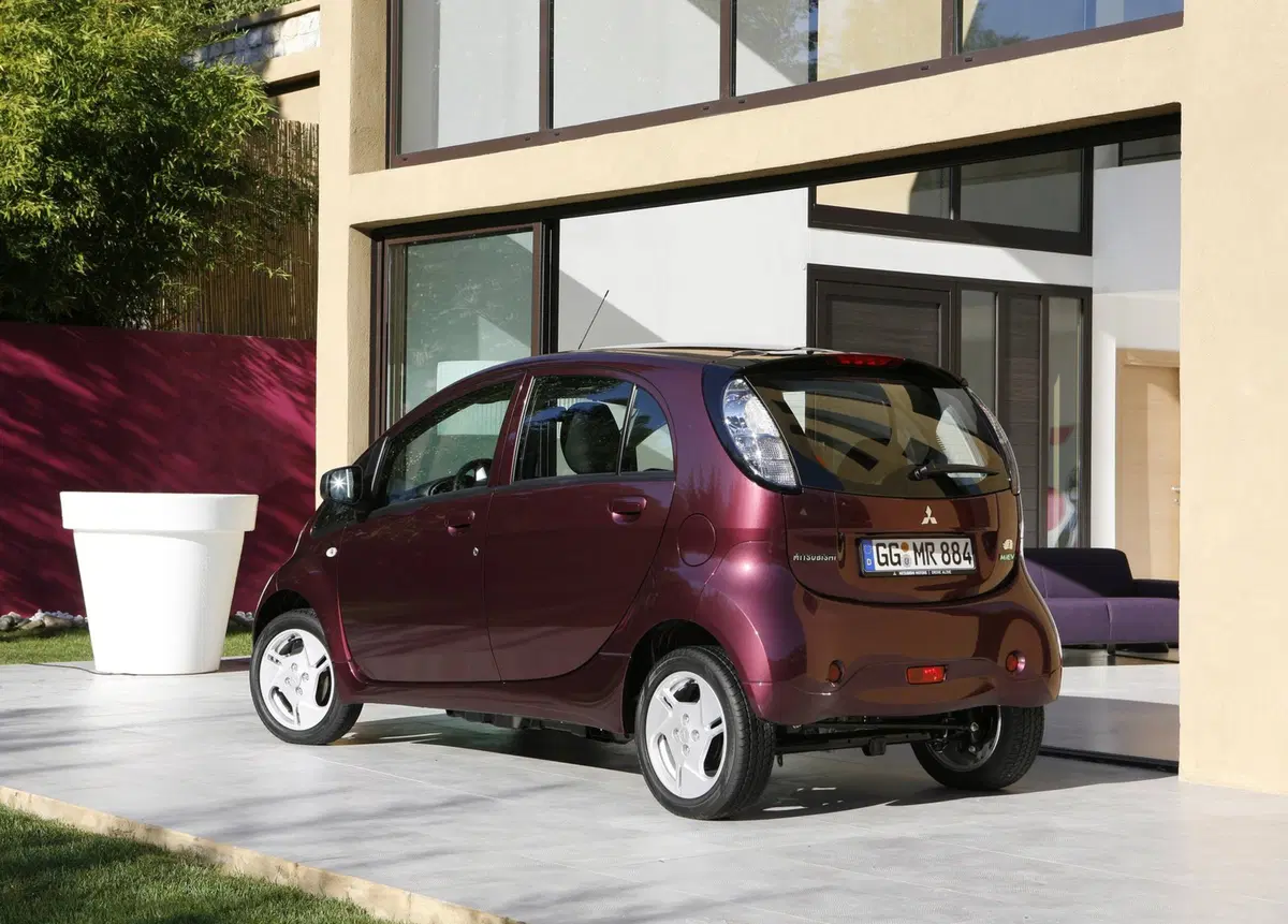 Mitsubishi i-MiEV (2010-19) (11)