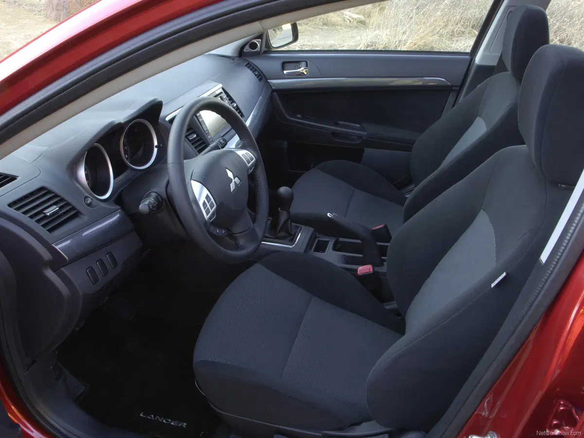 Mitsubishi Lancer (2008-11) (7)