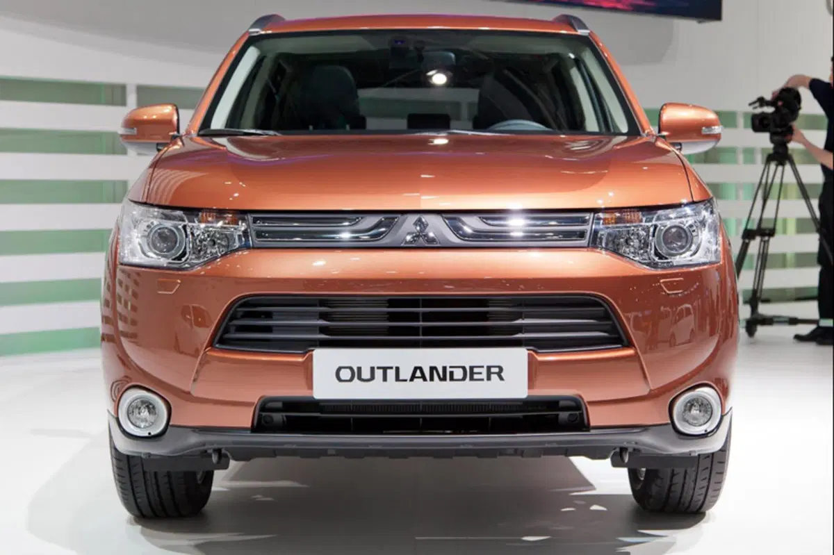 Mitsubishi Outlander 2.0 4WD CVT Insport SDA 7 posti (18)