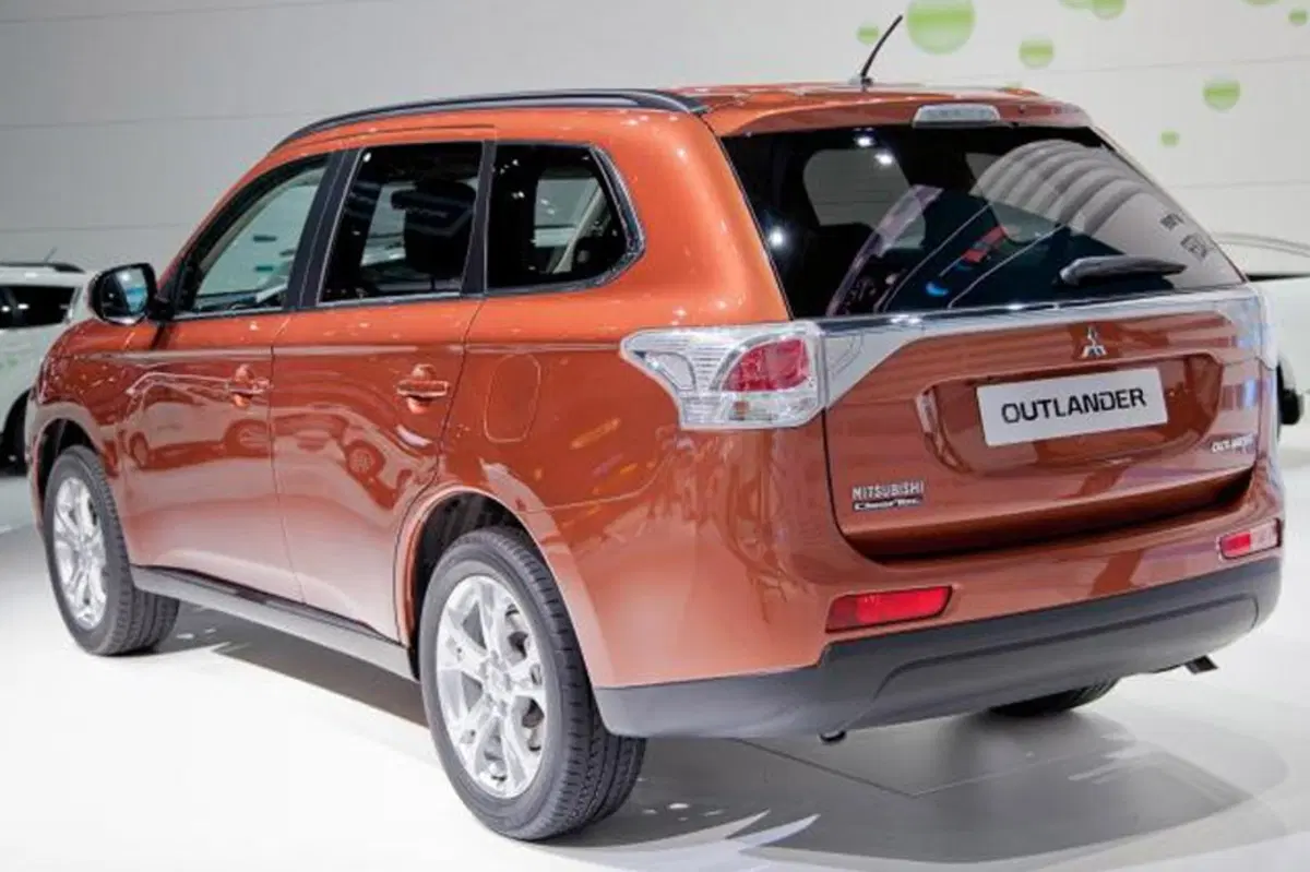 Mitsubishi Outlander 2.0 4WD CVT Insport SDA 7 posti (22)