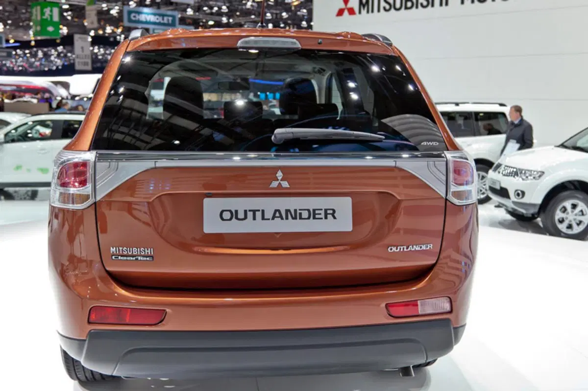 Mitsubishi Outlander 2.0 4WD CVT Insport SDA 7 posti (23)