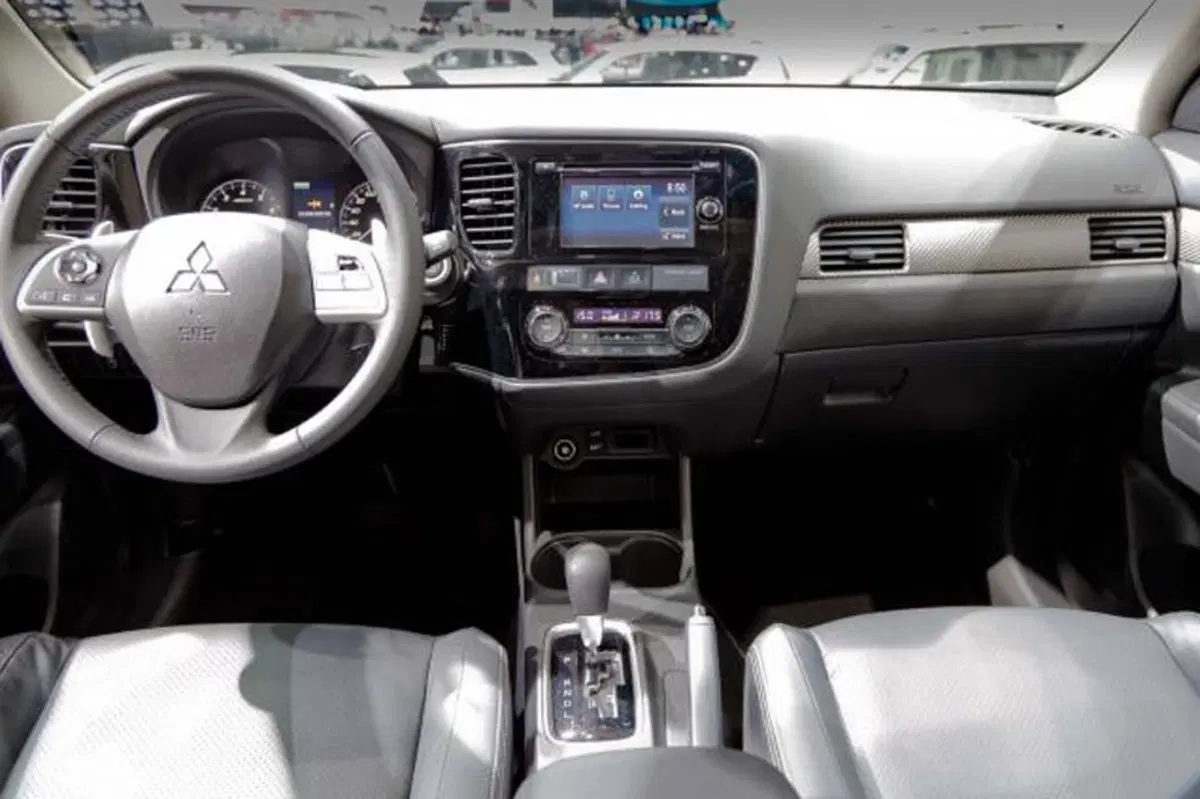 Mitsubishi Outlander 2.0 4WD CVT Insport SDA 7 posti (24)