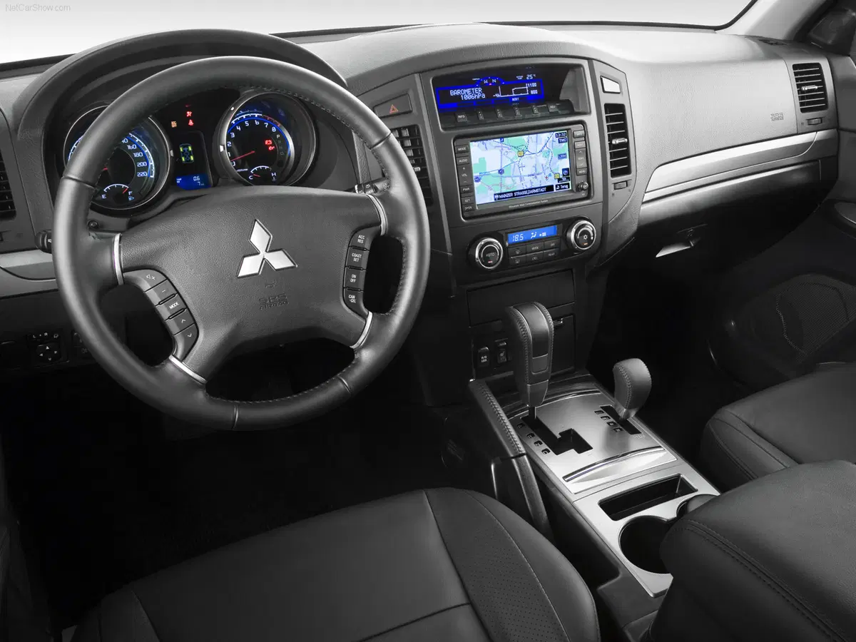 Mitsubishi Pajero (2006-19) (12)