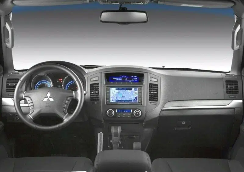Mitsubishi Pajero (2006-19) (13)