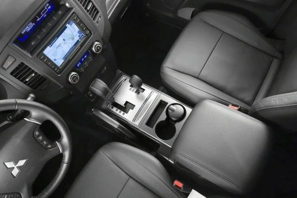 Mitsubishi Pajero (2006-19) (14)