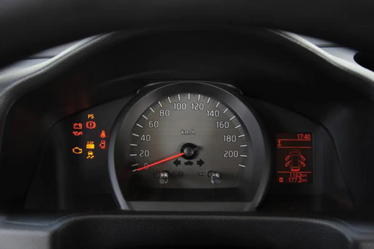 Nissan Evalia (2011-16) (17)