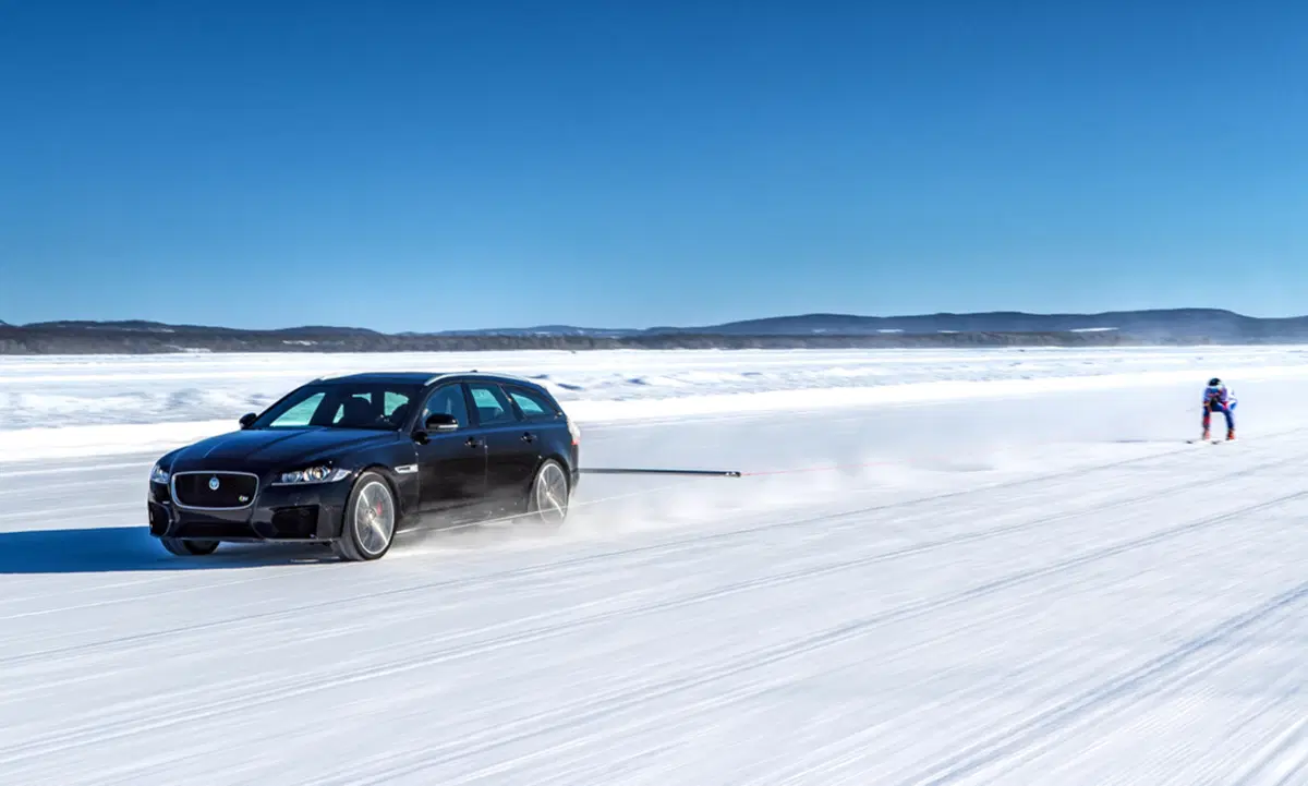 Jaguar XF Sportbrake. E' record... sugli sci [Video]