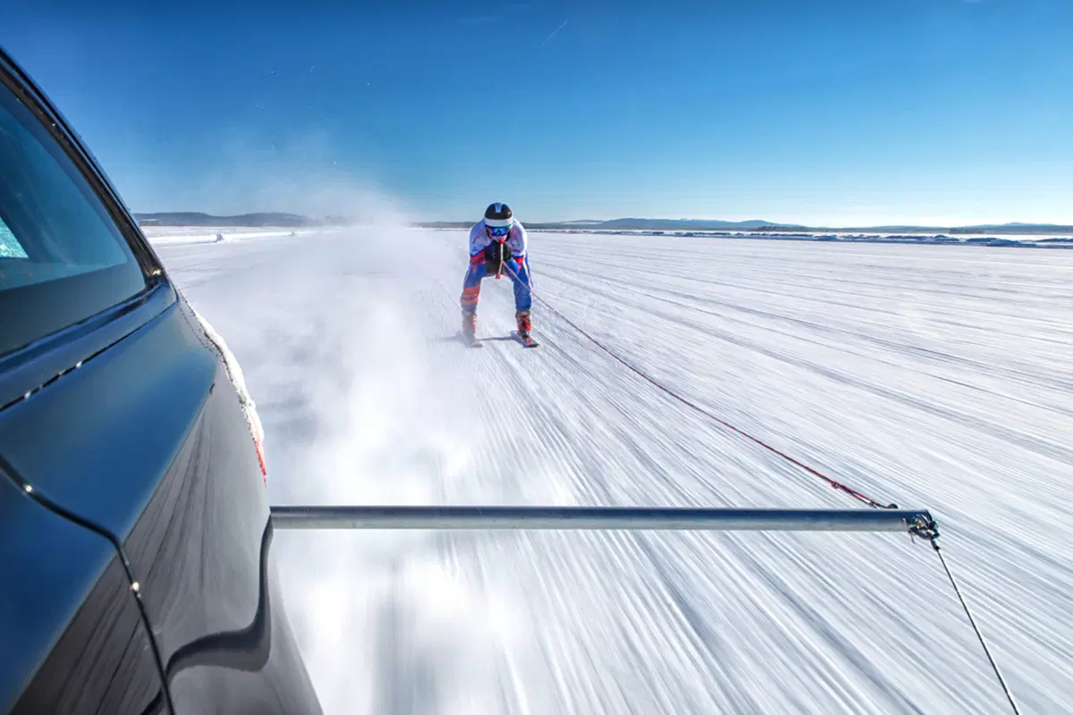 Jaguar XF Sportbrake. E' record... sugli sci [Video] (5)