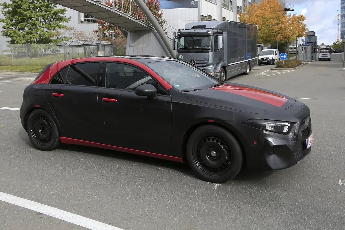 Mercedes Classe A 2018, forme in vista  (2)