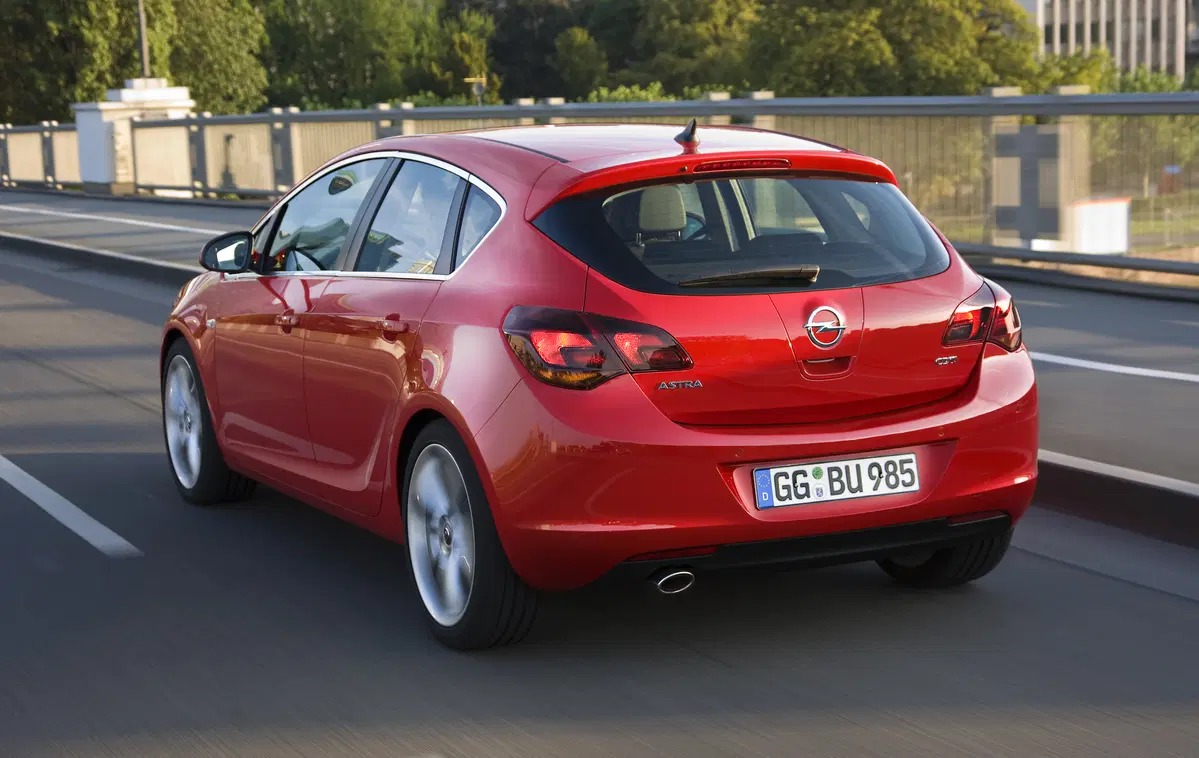Opel Astra 2.0 BiTurbo CDTI 195CV S&S 5 porte (3)
