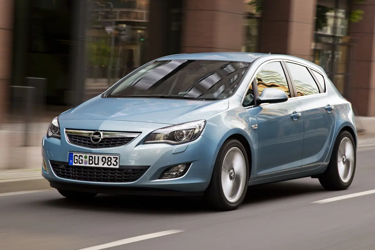 Opel Astra 2.0 BiTurbo CDTI 195CV S&S 5 porte (6)