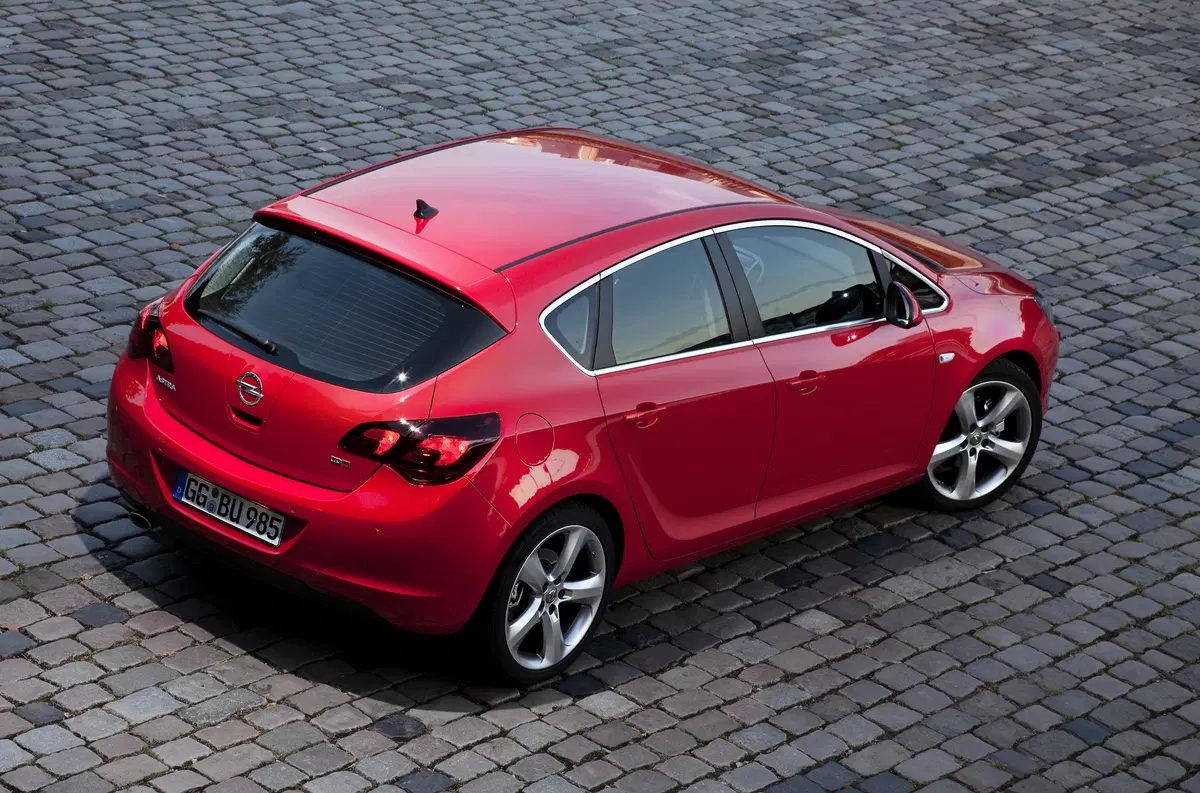 Opel Astra 2.0 BiTurbo CDTI 195CV S&S 5 porte (8)