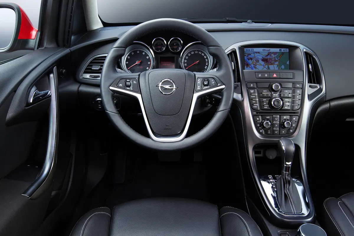 Opel Astra 2.0 BiTurbo CDTI 195CV S&S 5 porte (10)