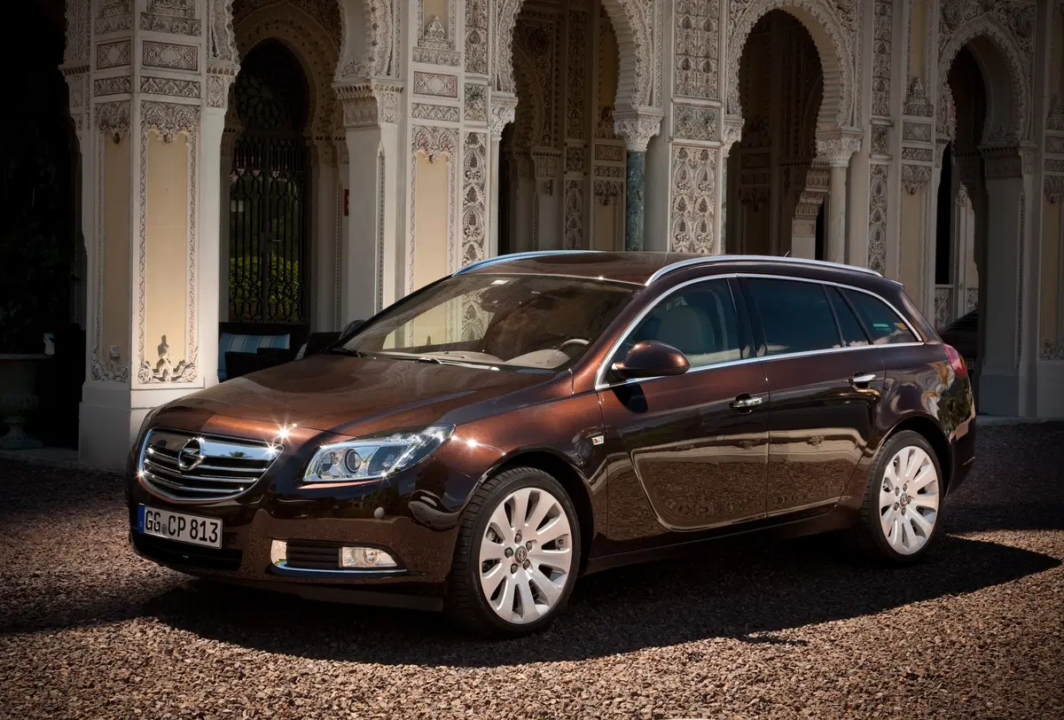 Opel Insignia Station Wagon CDTI 160CV Sports Cosmo (4)