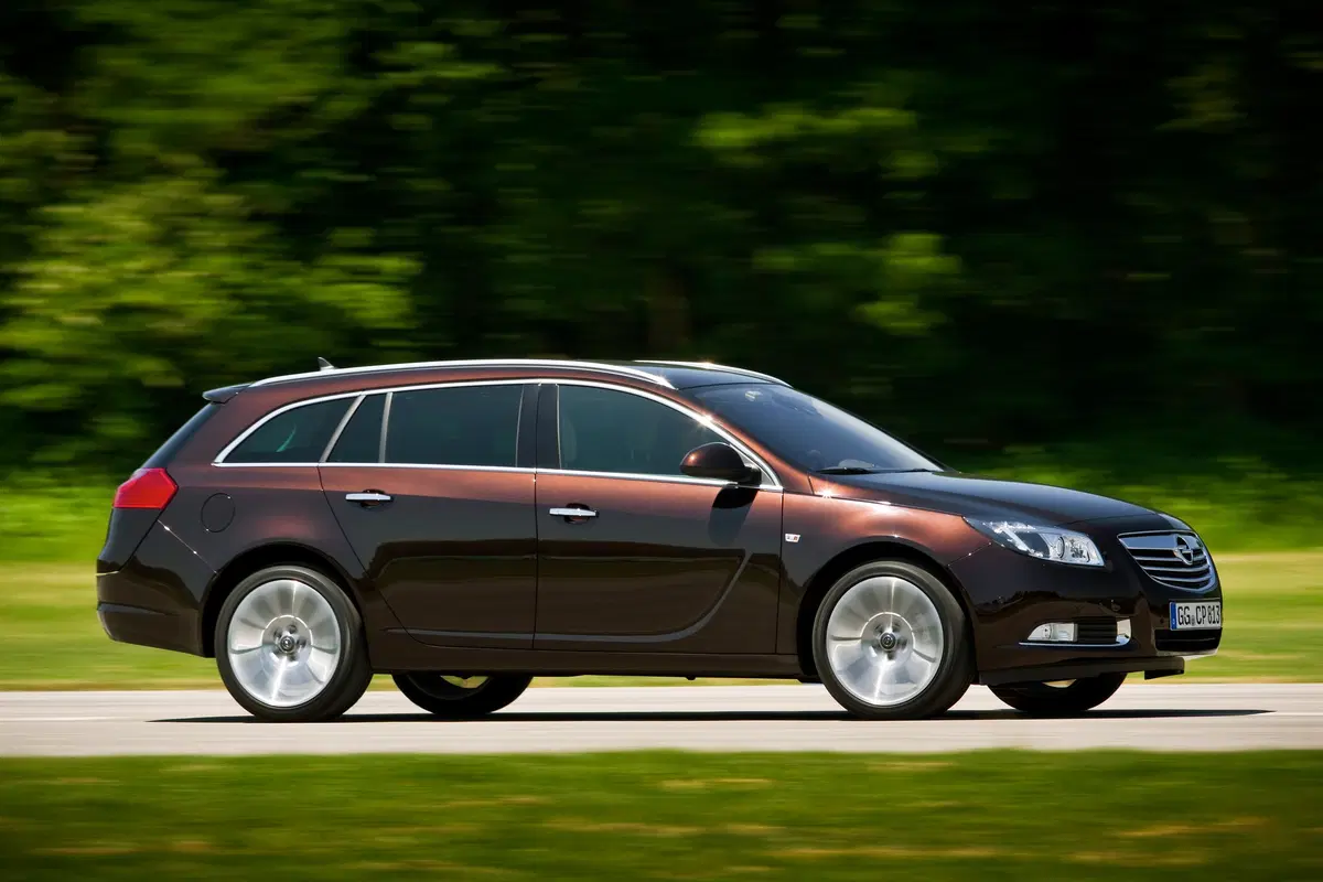 Opel Insignia Station Wagon CDTI 160CV Sports Cosmo (5)