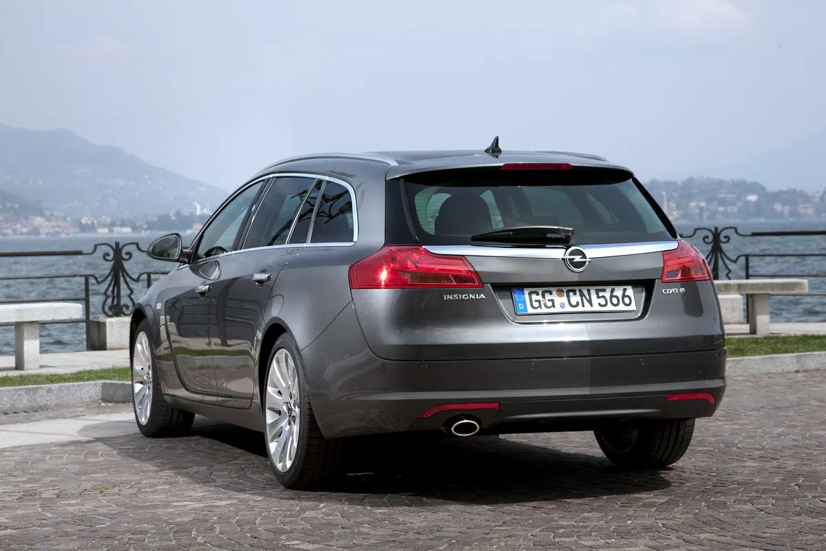 Opel Insignia Station Wagon CDTI 160CV Sports Cosmo (6)