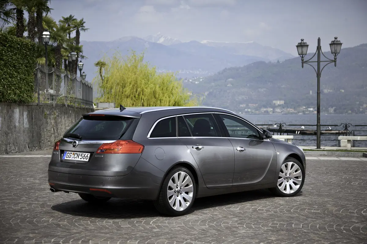 Opel Insignia Station Wagon CDTI 160CV Sports Cosmo (7)