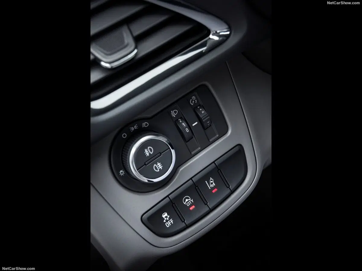 Opel Karl (2015-19) (17)