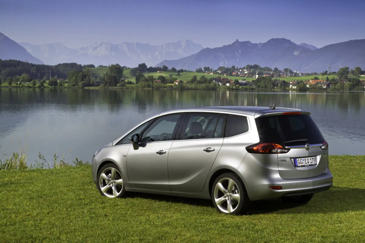 Opel Zafira Tourer (2011-16) (11)