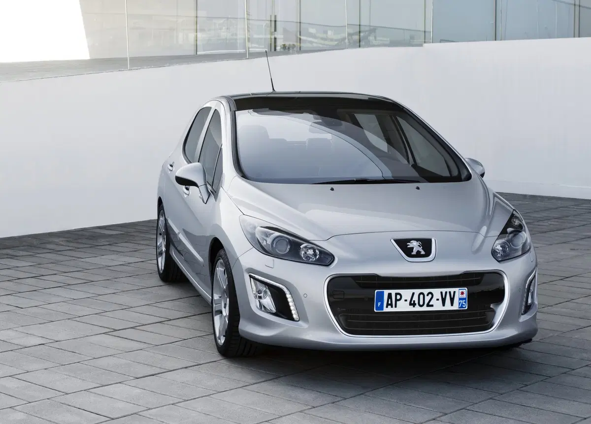 Peugeot 308 1.6 HDi 110CV 3p. Tecno (6 Marce) (8)