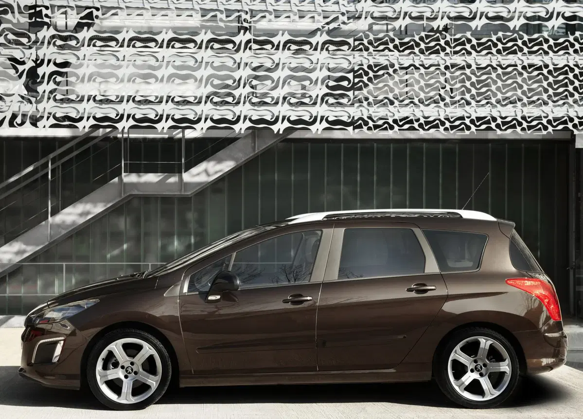 Peugeot 308 SW 1.6 HDi 110CV Premium (3)