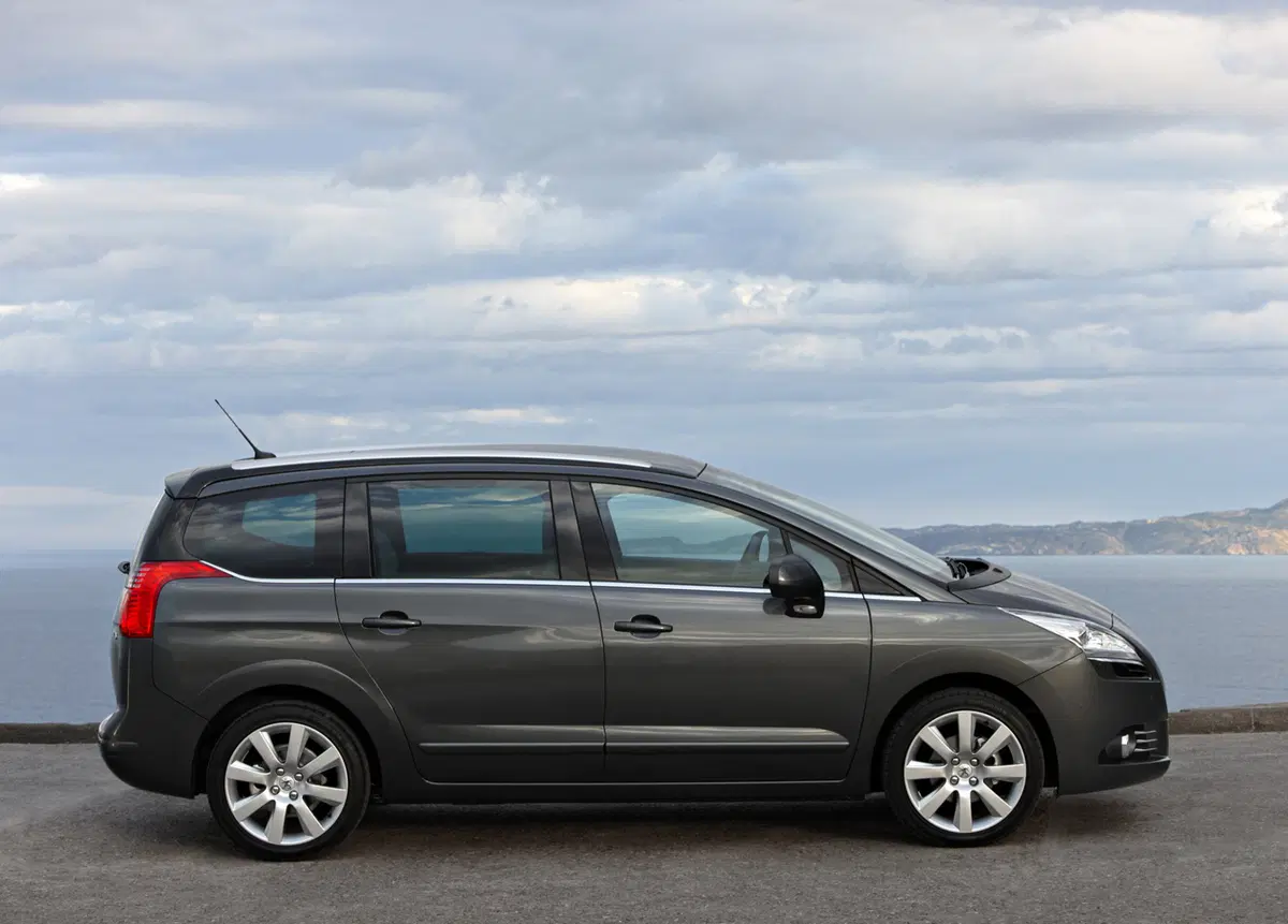 Peugeot 5008 (2009-17) (9)